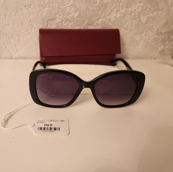 Gucci Accessories - Gucci Black Sunglasses